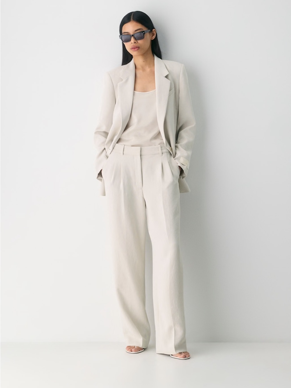 NWT - Aritzia Effortless Pant - Crepette - Metropolis Taupe - Size 6